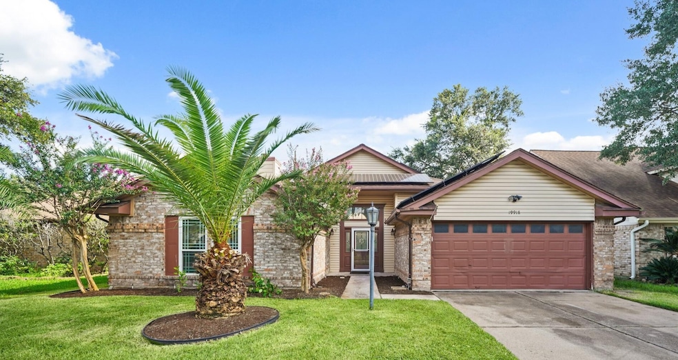 Welcome home to 19918 Hoppers Creek Drive, where i