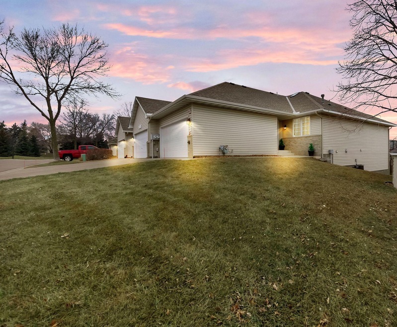 Cool walk out lower level townhouse
