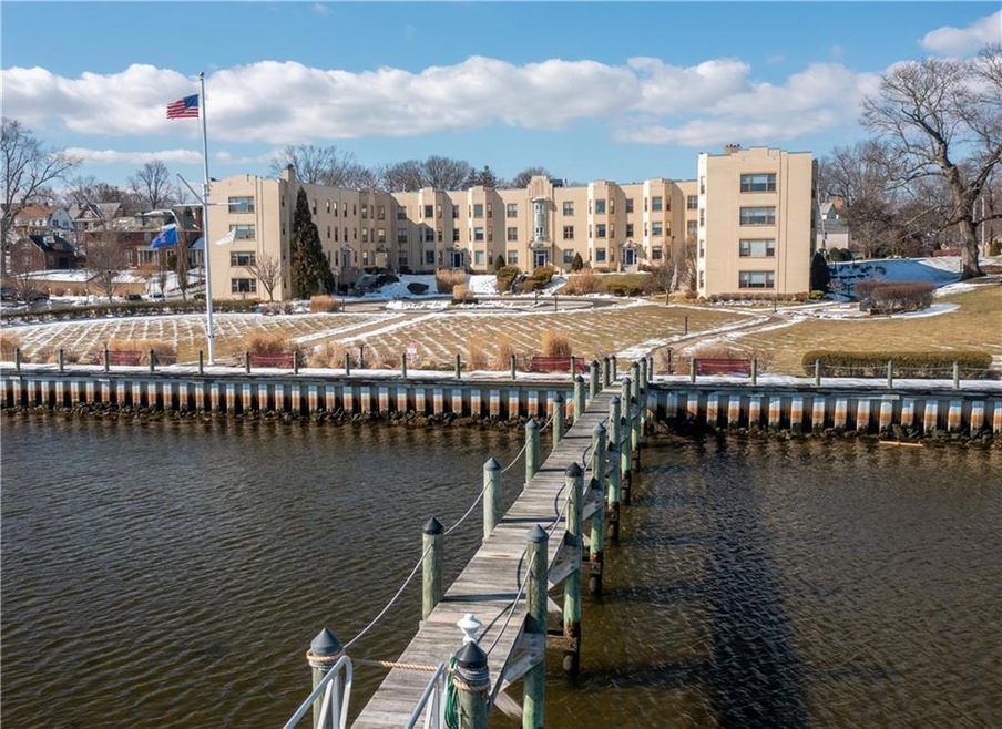 1180 Narragansett Blvd unit F6, Cranston, RI 02905 - photo 1