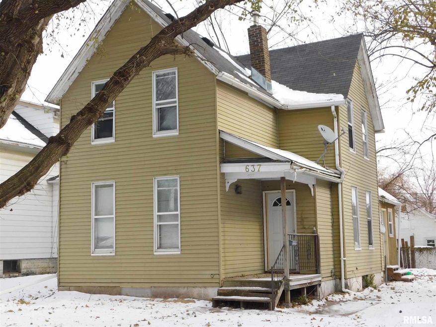 637 Oak St, Davenport, IA 52802 - photo 1