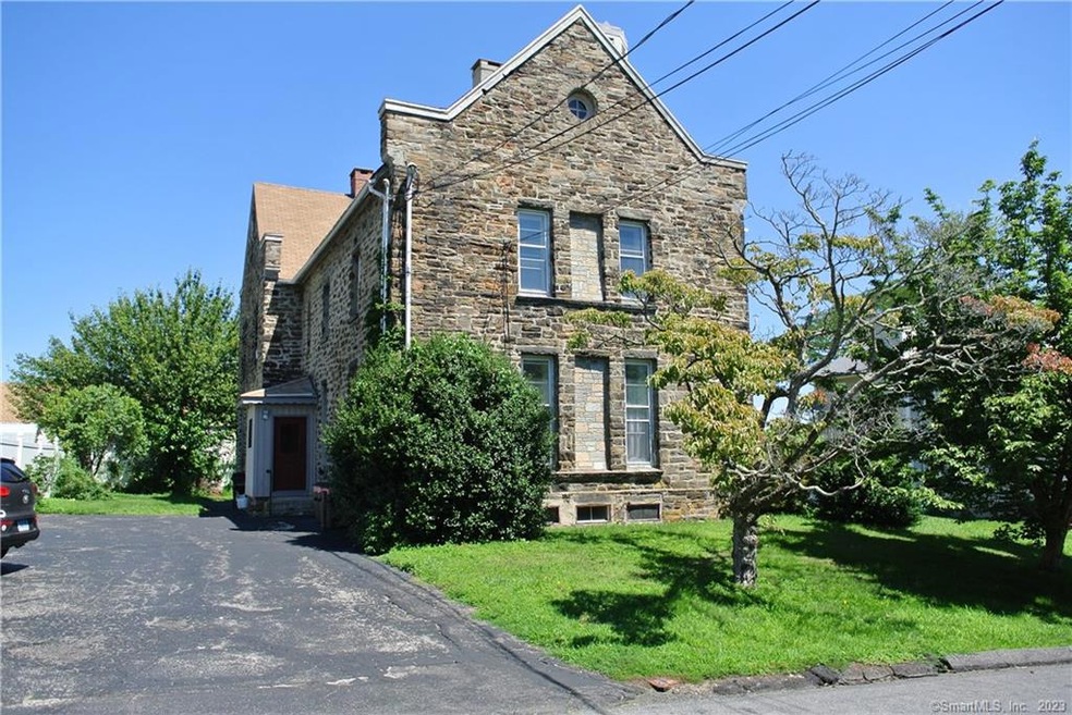 302 Soundview Ave unit 2, Fairfield, CT 06825 - photo 1