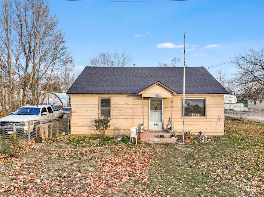 669 Locust St S, Twin Falls, ID 83301 - photo 1