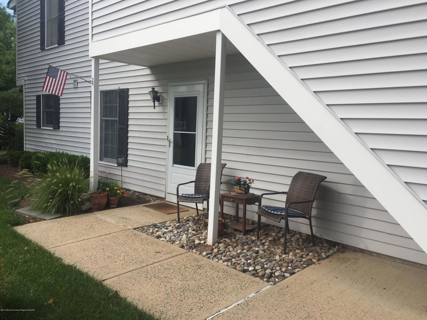 243 Nuthatch entrance
