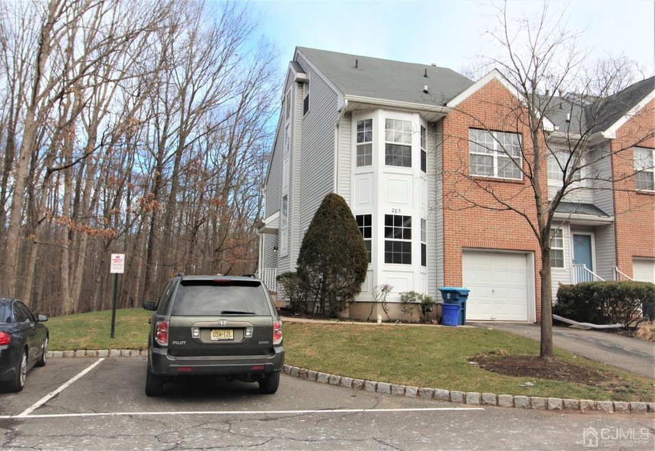 285 Shady Oak Ct, Piscataway, NJ 08854 - photo 1