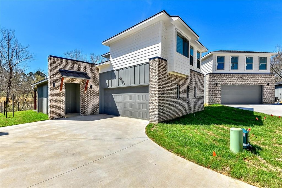 3260 W Crawford St unit 502, Denison, TX 75020 - photo 1