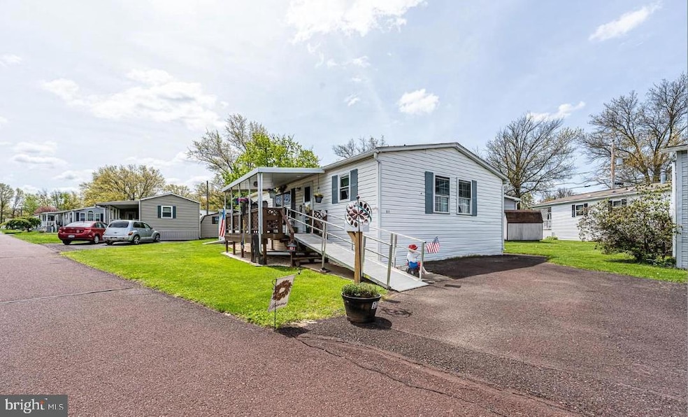 118 Tulip Dr, Hatfield, PA 19440 - photo 1