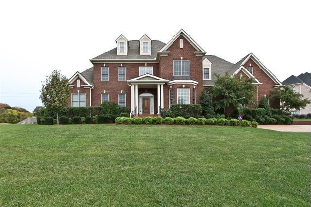 Inviting and Spacious Home @ McLemore Farms - one of the most desirable neighborhoods in Williamson County.  This stunning home is convenient to I-65, I-840, Cool Springs AND only minutes to Historic Downtown Franklin.  THIS HOME HAS EVERYTHING!!!