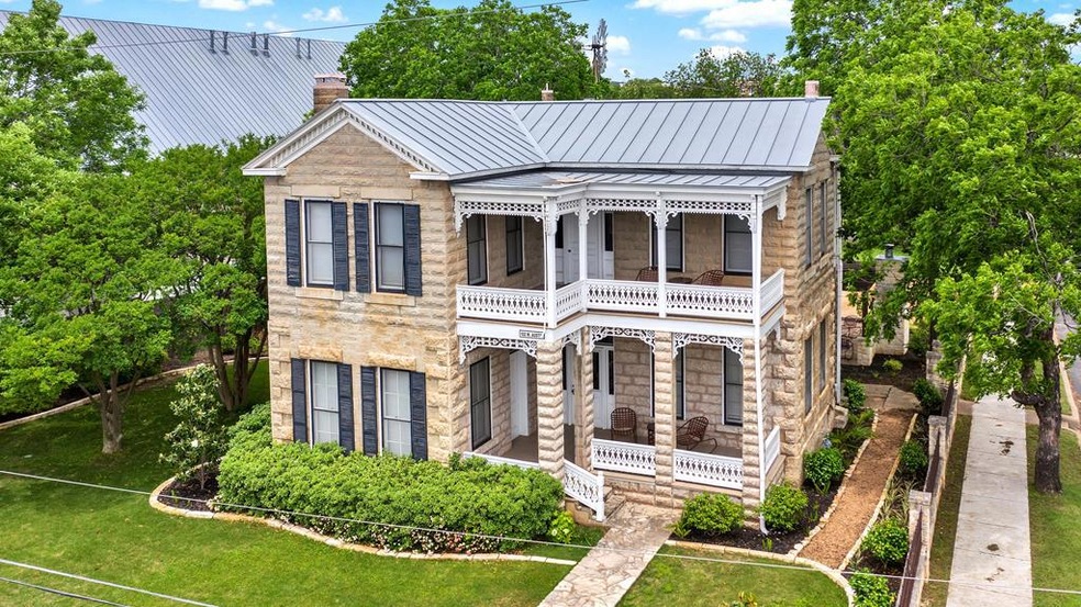 102 W Austin St, Fredericksburg, TX 78624 - photo 1