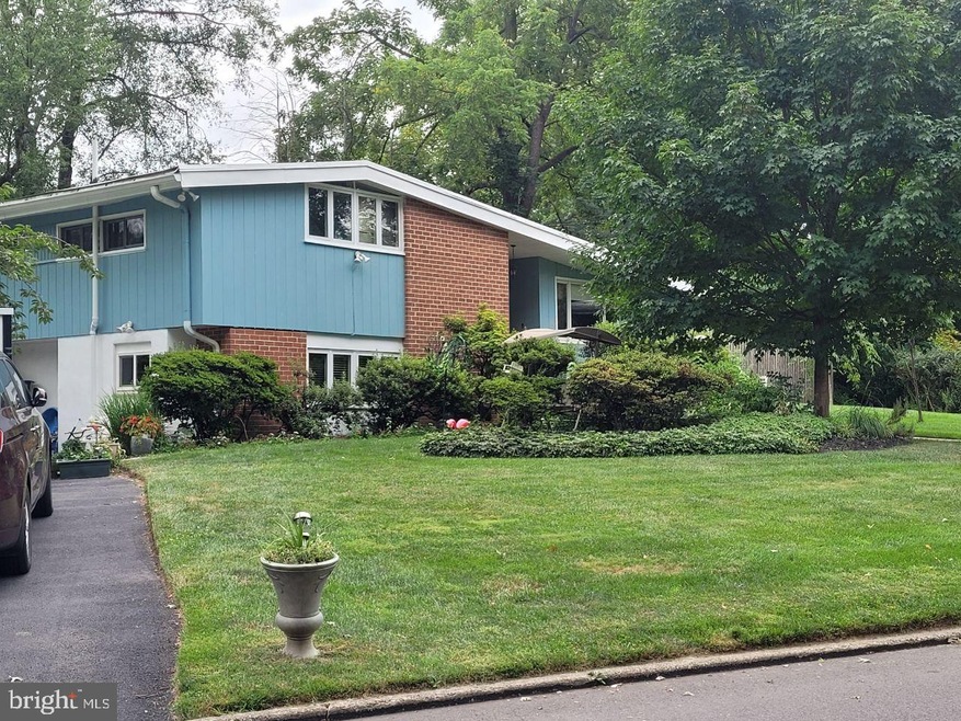 4112 Barberry Dr, Lafayette Hill, PA 19444 - photo 1