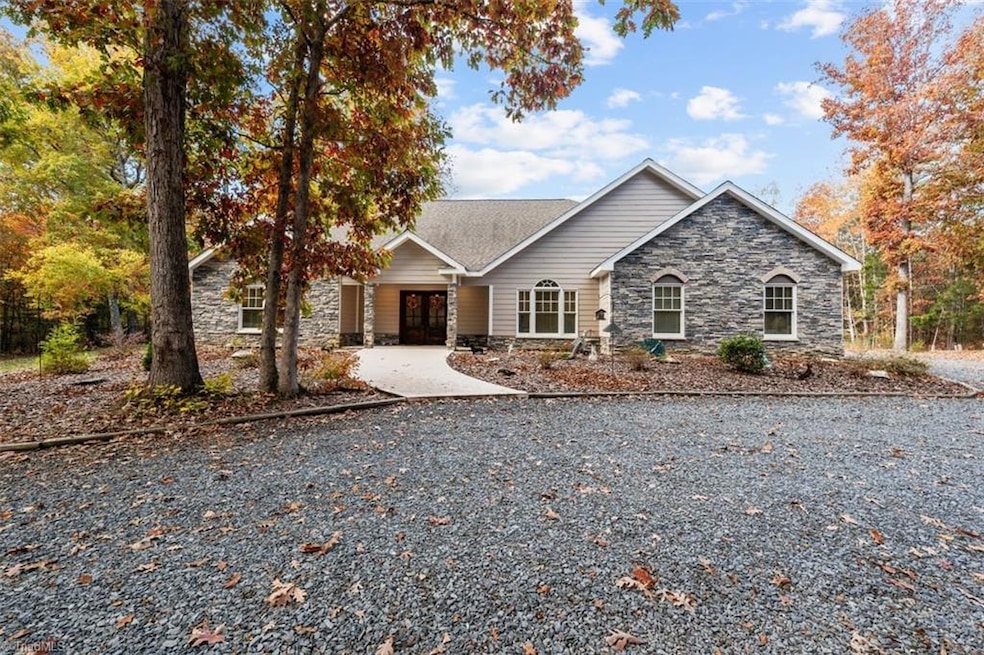 2132 Sunbeam Ct, Asheboro, NC 27205 - photo 1