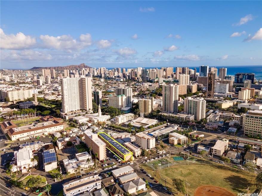 Spacious 841SF 2-Bedroom with 1-parking in a super