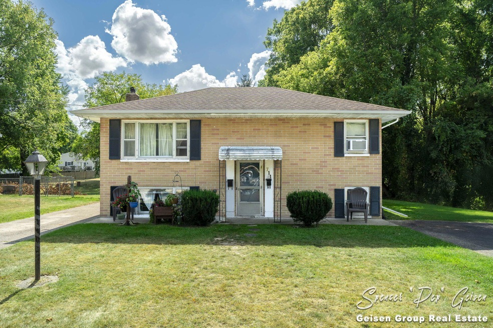 2-web-or-mls-711-e-fairplains-st