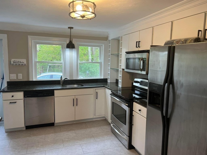 8 S Bowlder St unit 8B, Uxbridge, MA 01569 - photo 1