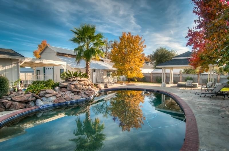 Rancho Pool