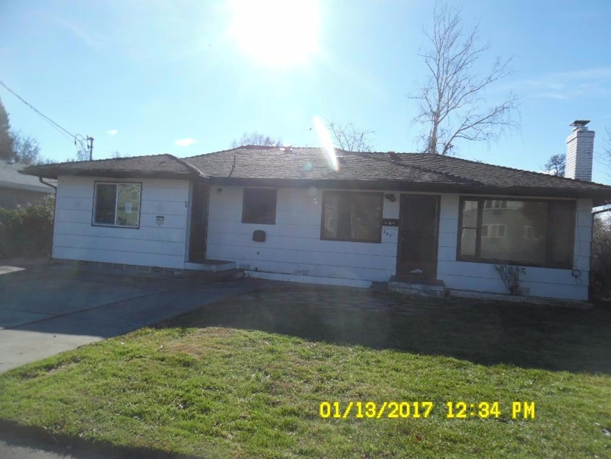 307 SE M St, Grants Pass, OR 97526 - photo 1