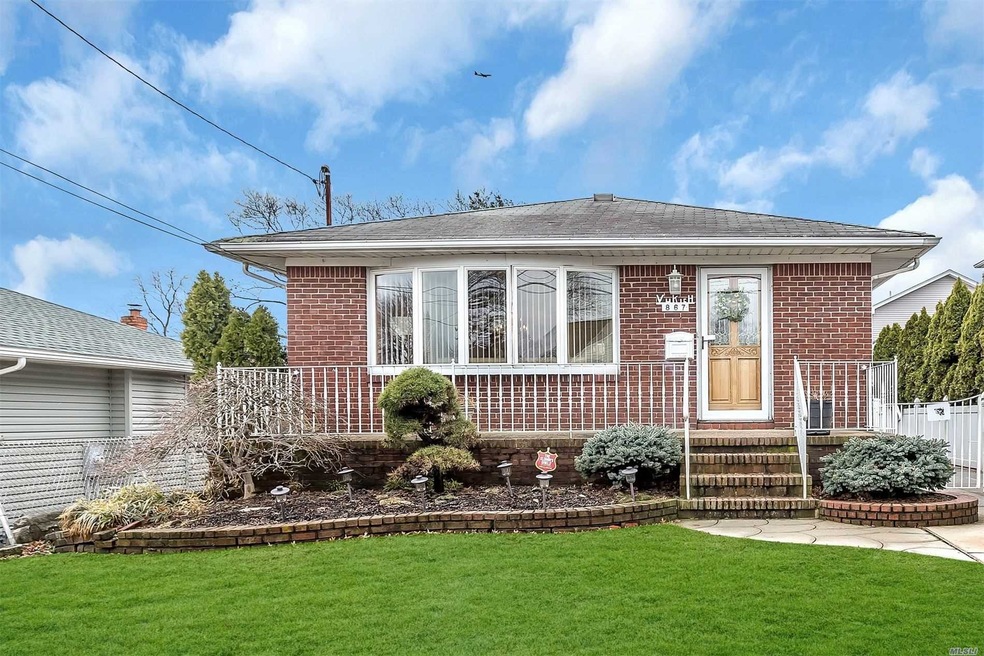 867 Polk Ave, Franklin Square, NY 11010 - photo 1