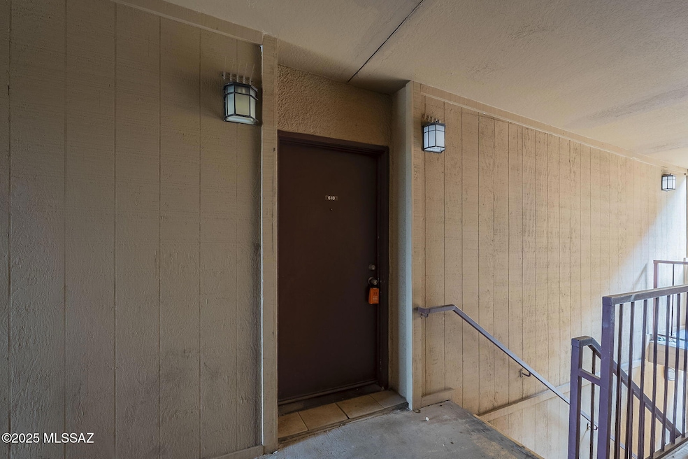 1810 E Blacklidge Dr unit 610, Tucson, AZ 85719 - photo 1