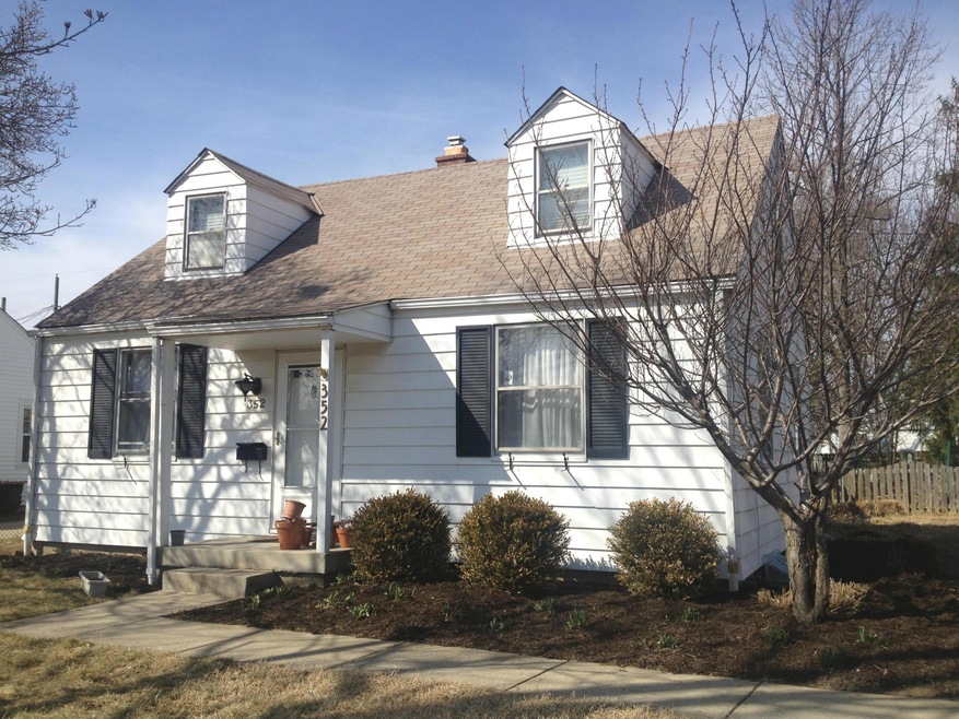 Welcome to 352 E. Royal Forest Blvd