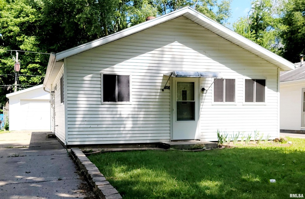 806 S College St, Lincoln, IL 62656 - photo 1