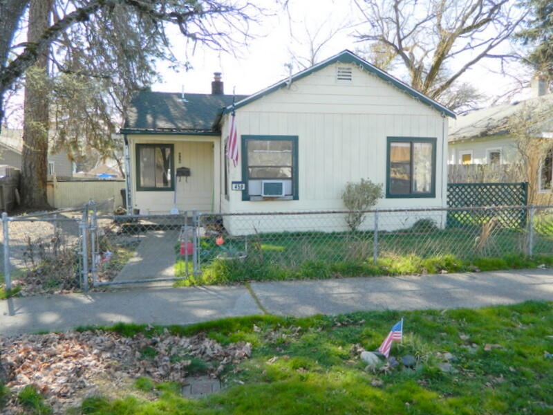 459 SW J St