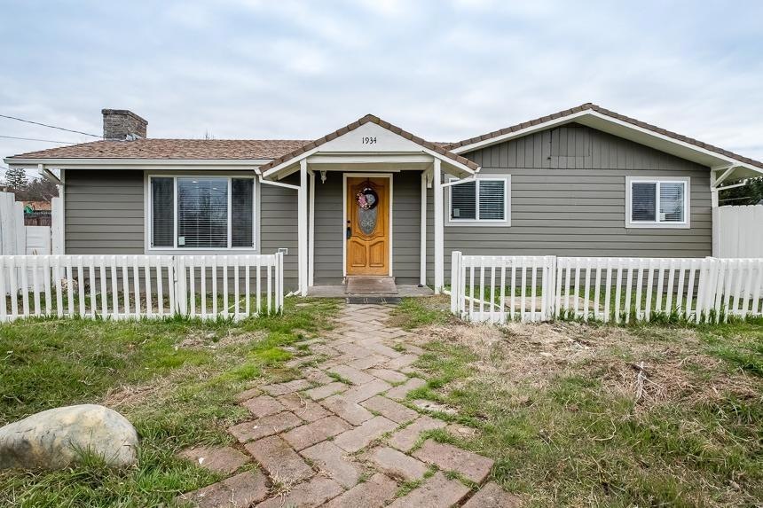 1934 Spring St, Medford, OR 97504 - photo 1