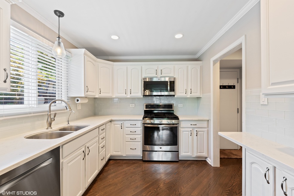 1537 Winnetka Rd unit 1537, Glenview, IL 60025 - photo 1