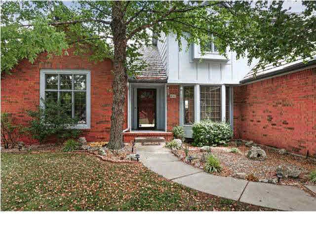 Beautiful 1 1/2 Story home in LakePoint. Home sits
