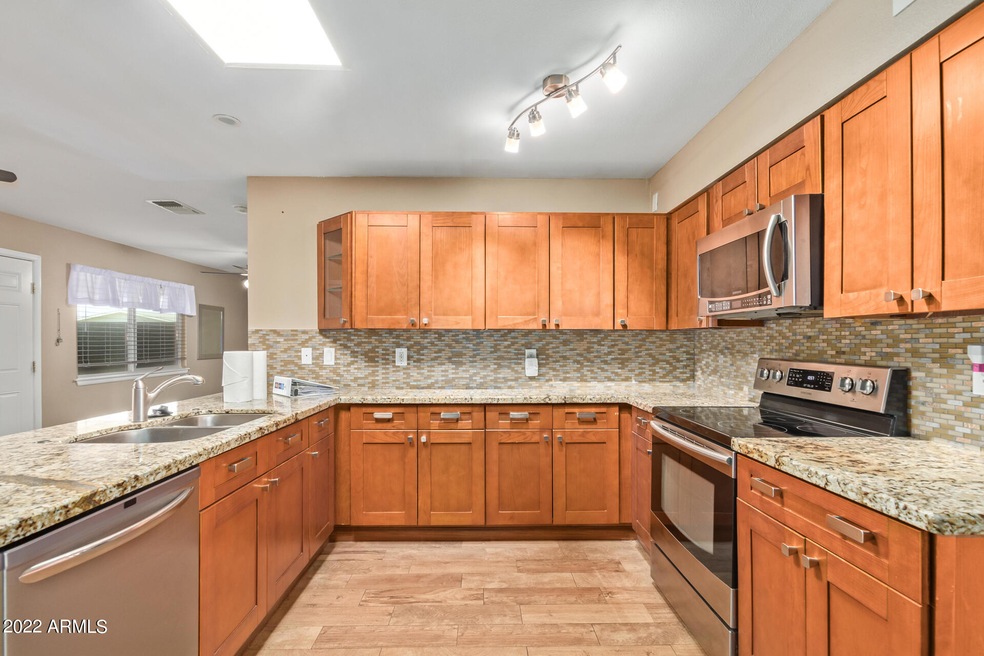 11133 W Desert Butte Dr unit 15C, Sun City, AZ 85351 - photo 1