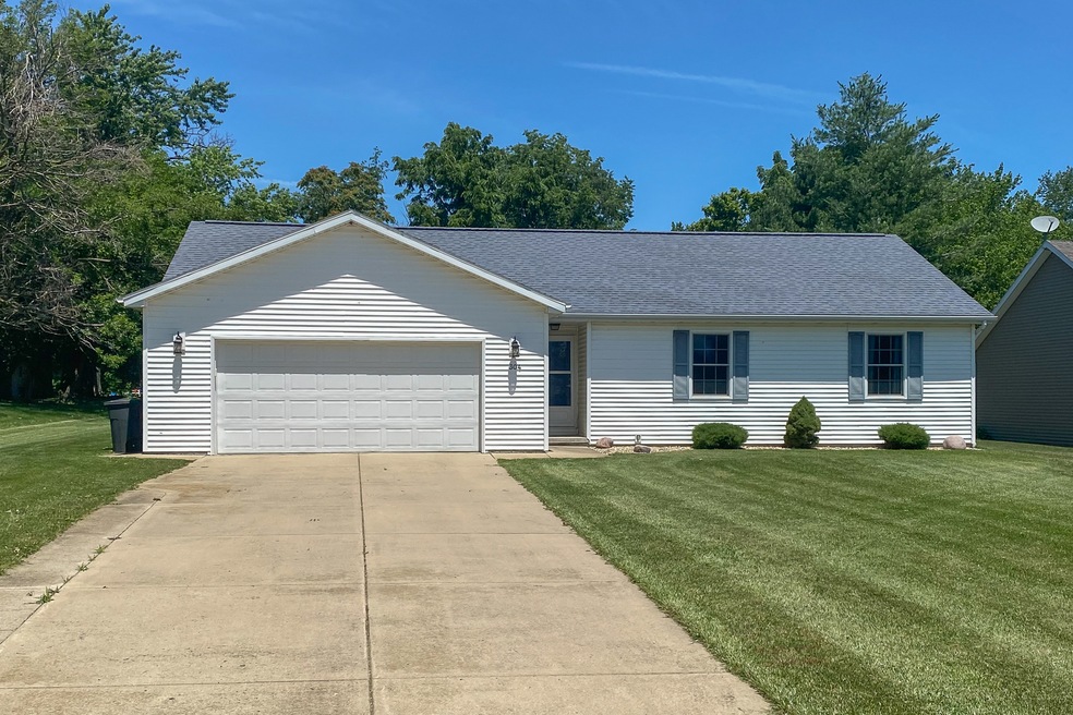 304 E Franklin St, Downs, IL 61736 - photo 1