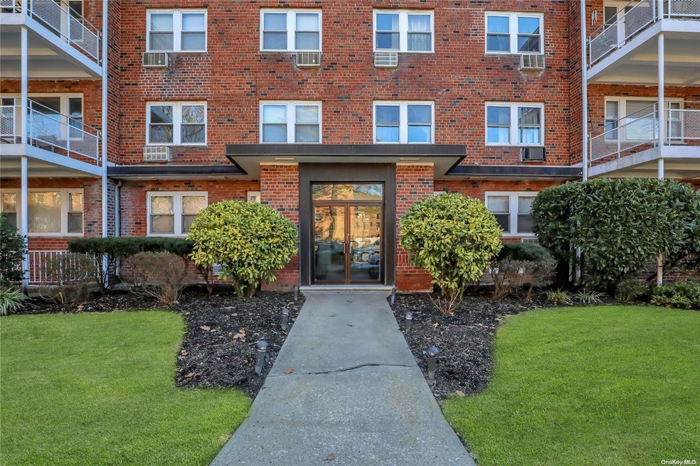 20 Hill Park Ave unit 3G, Great Neck, NY 11021 - photo 1