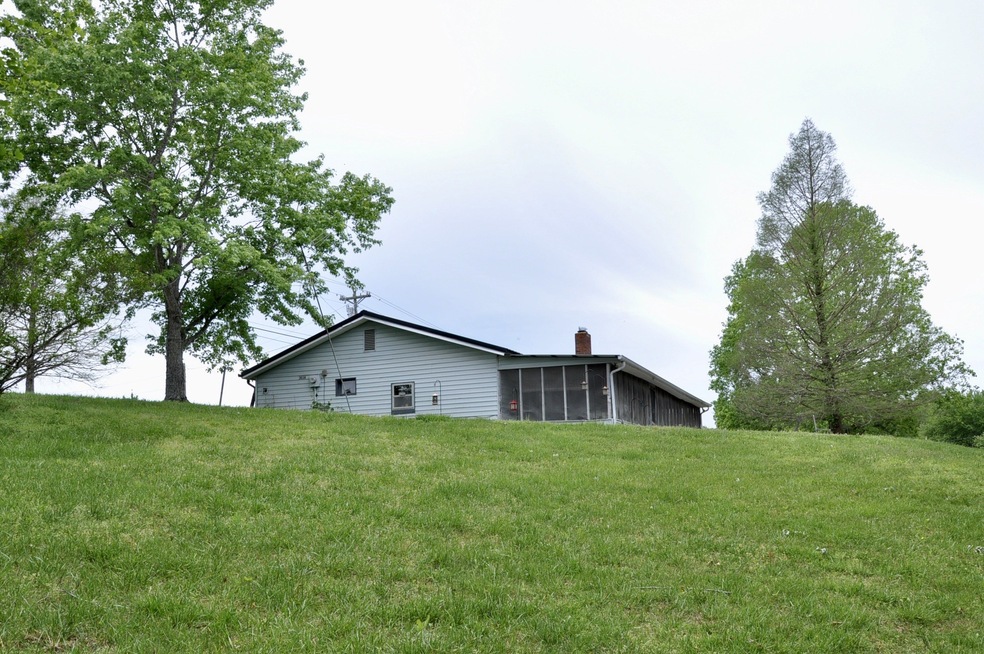 3038 Dotsonville Rd, Clarksville, TN 37042