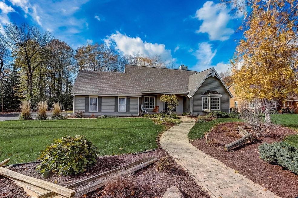03-Ancient Oaks Dr-003