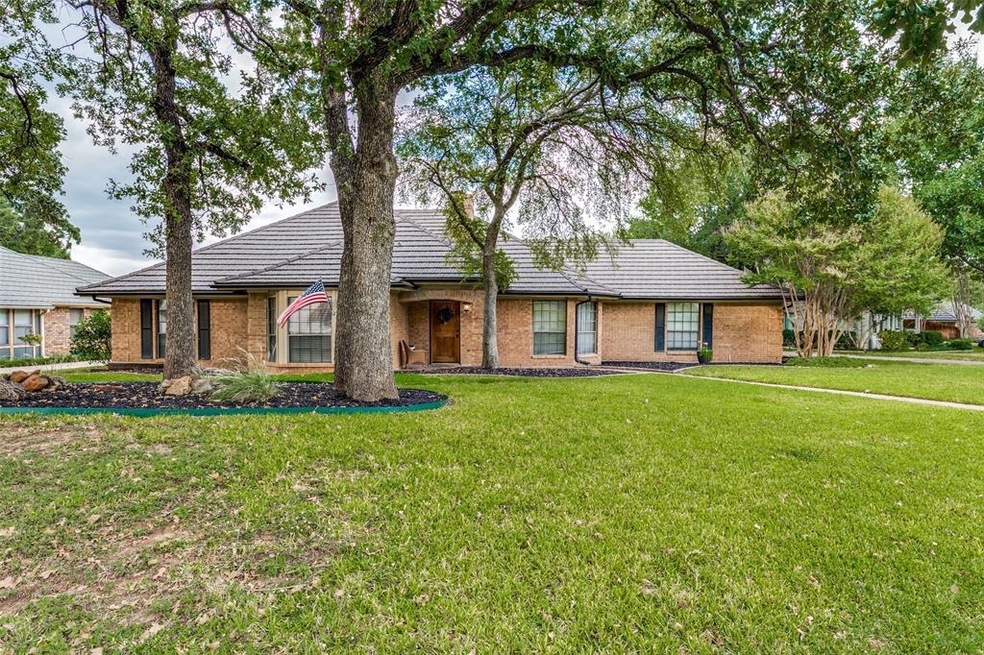 512 Sunset Dr, Hurst, TX 76054 - photo 1