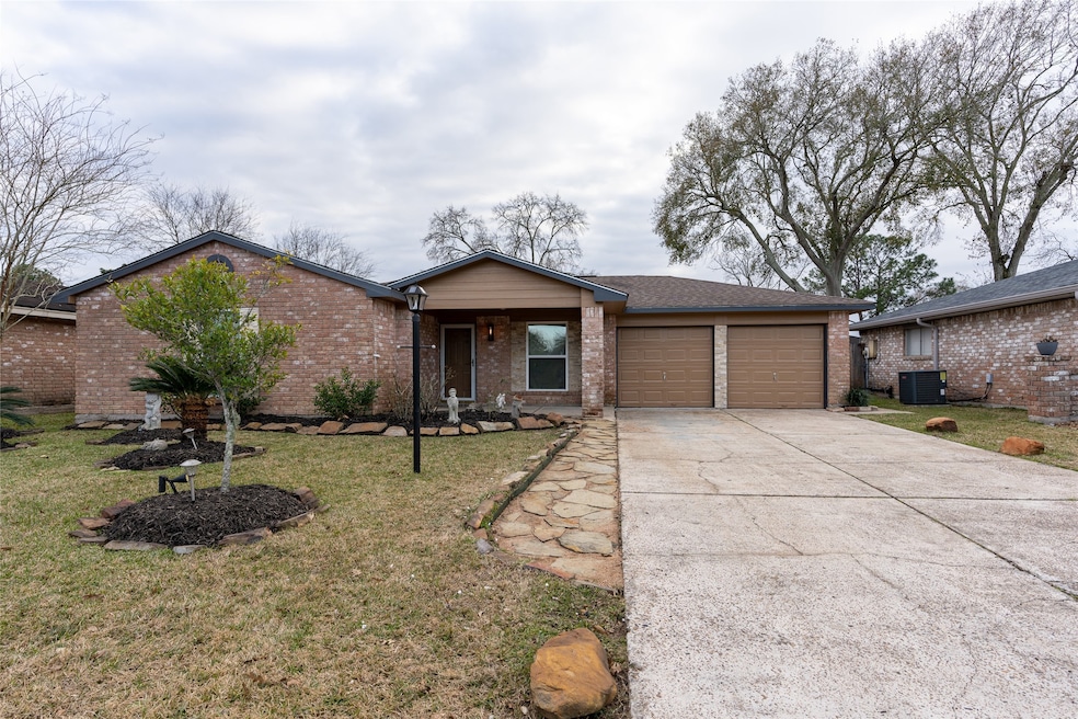 16606 Barcelona Dr, Friendswood, TX 77546 - photo 1