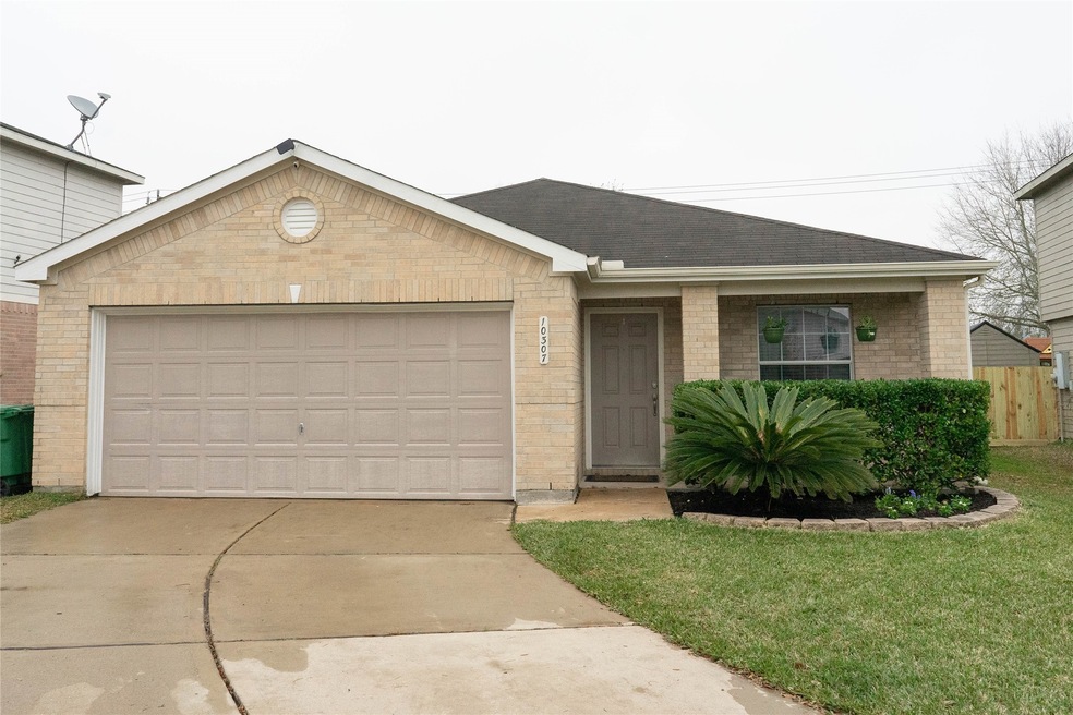 10307 Southover Ct, Houston, TX 77075 - photo 1