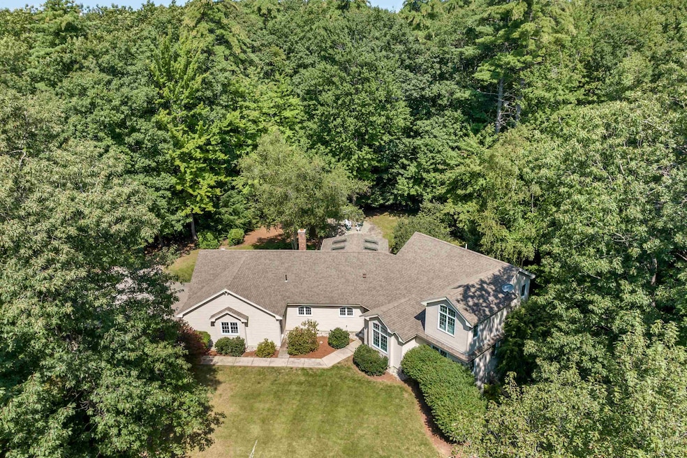 93 Spruce Rd, Wolfeboro, NH 03894 - photo 1