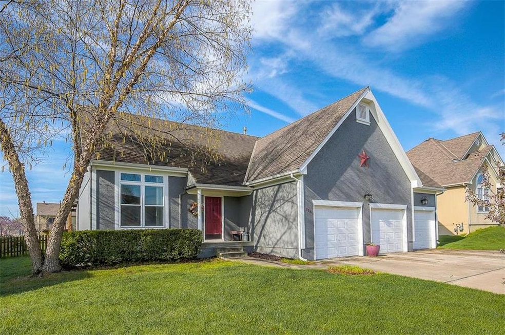 315 SW Albatross Ct, Lees Summit, MO 64082 - photo 1