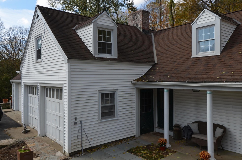 723 Riverbank Rd unit Garage Apt, Stamford, CT 06903 - photo 1