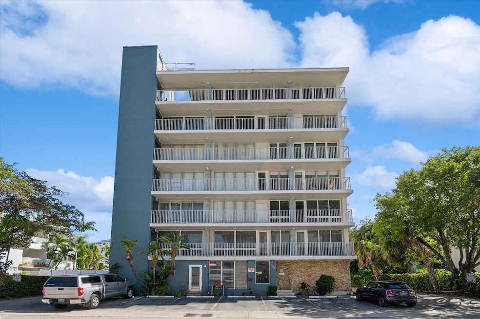 524 Orton Ave unit 101, Fort Lauderdale, FL 33304 - photo 1