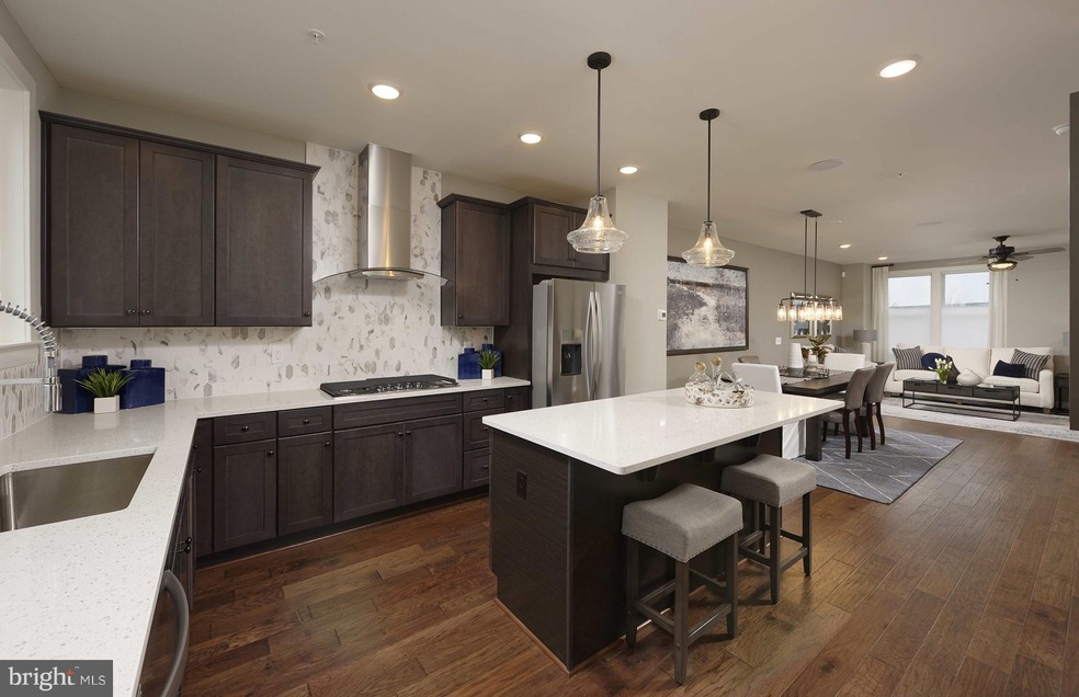 13334 Sherwood Park Ln, Herndon, VA 20171 - photo 1