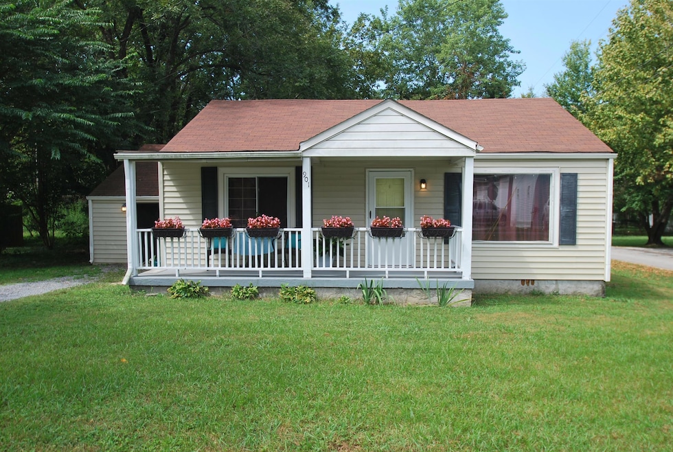 Welcome to 901 S Russell St