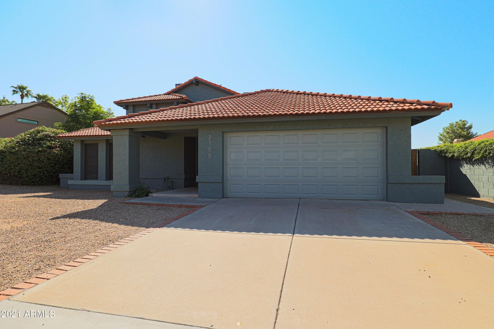 2705 W Gila Ln, Chandler, AZ 85224 - photo 1
