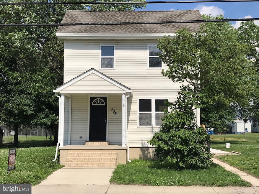 304 S West St, Harrington, DE 19952 - photo 1