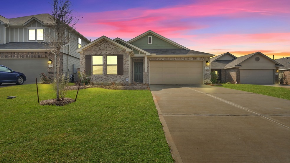814 Deerhurst Ln, Magnolia, TX 77354 - photo 1