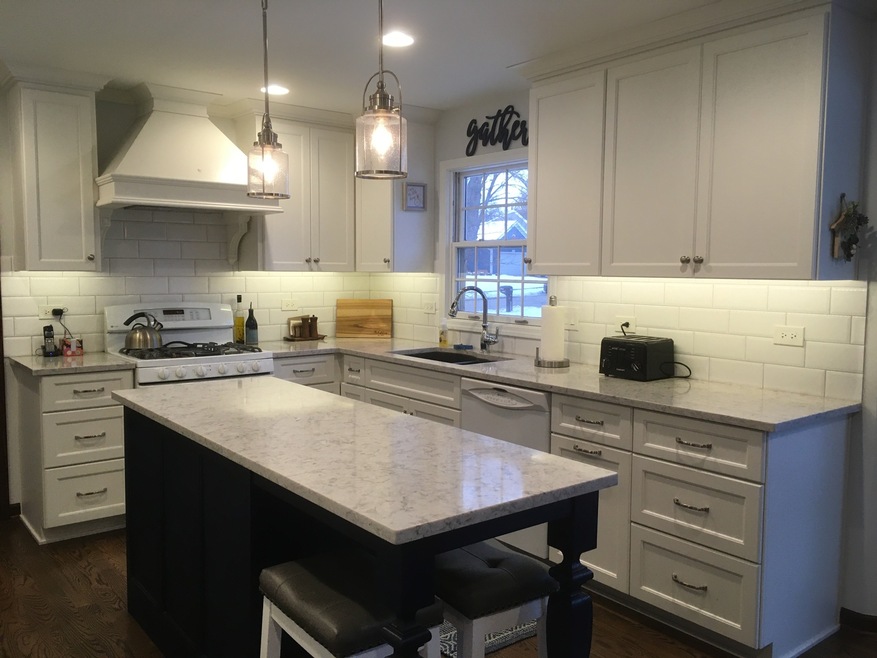 633 W Gartner Rd, Naperville, IL 60540 - photo 1