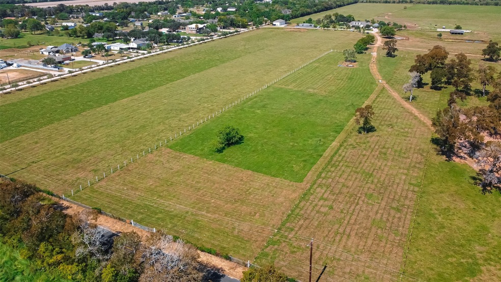 1435 Cumings St, Rosenberg, TX 77471 - photo 1