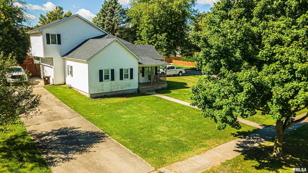 705 Decatur St, Lincoln, IL 62656 - photo 1