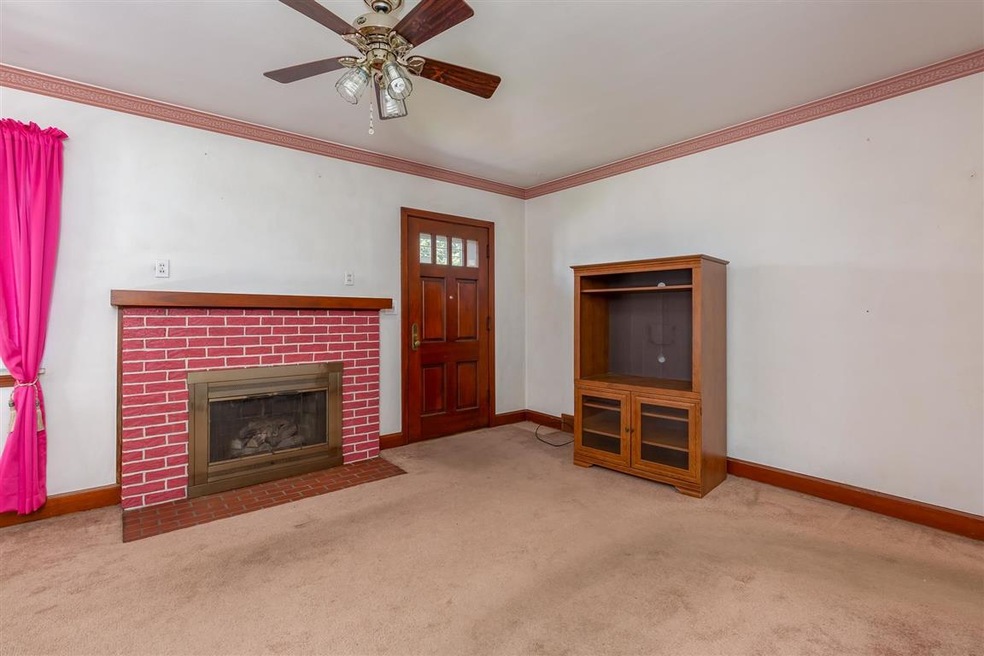 2137 W Locust St, Davenport, IA 52804 - photo 1