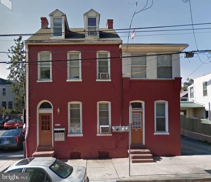 10-12 12 N Mulberry St, Lancaster, PA 17603 - photo 1