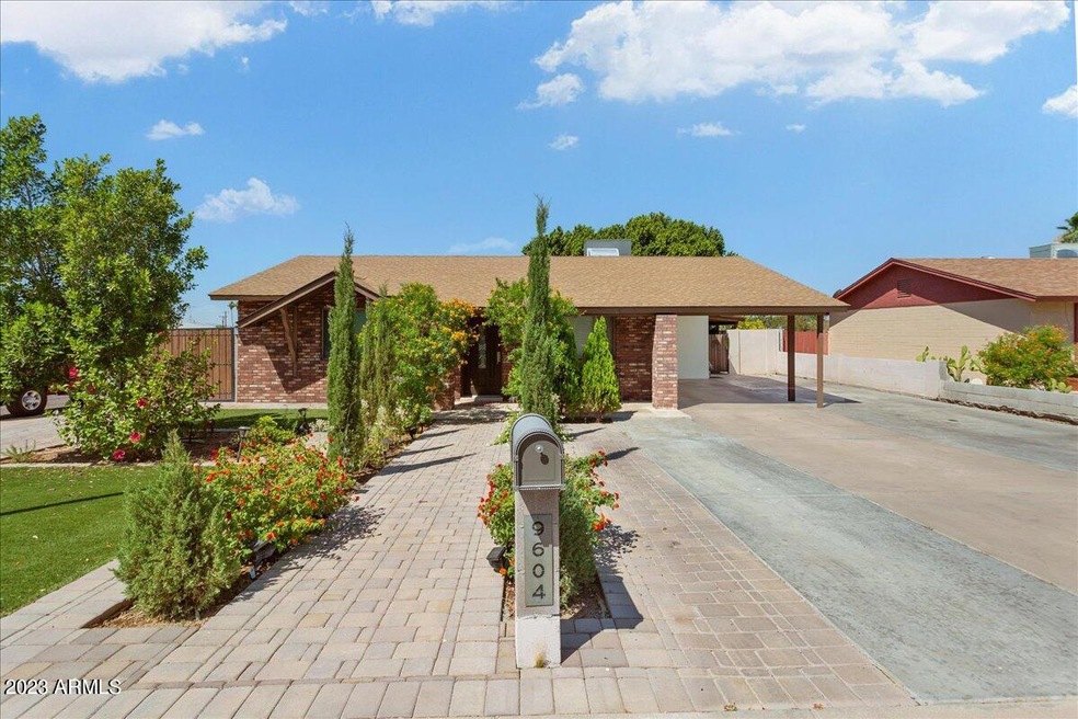 9604 N 15th Place, Phoenix, AZ 85020 - photo 1
